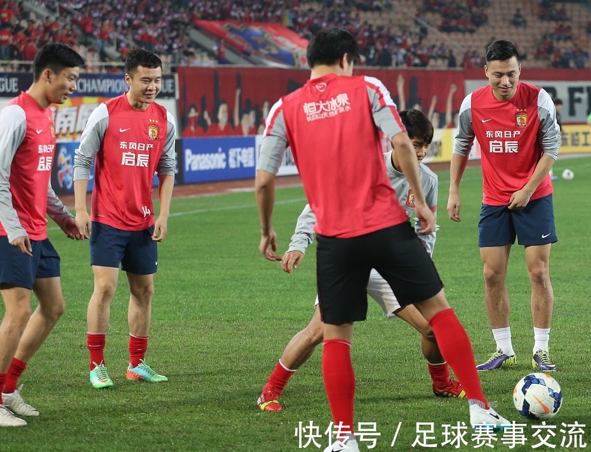 每体：巴萨内部分析过凯恩的情况，双方都不急于采取行动