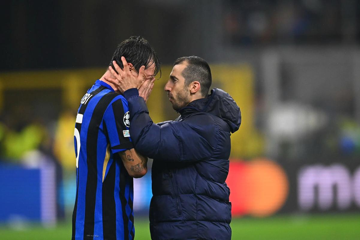 切尔西官网更新一线队名单，斯特林、韦加等9名球员未在列