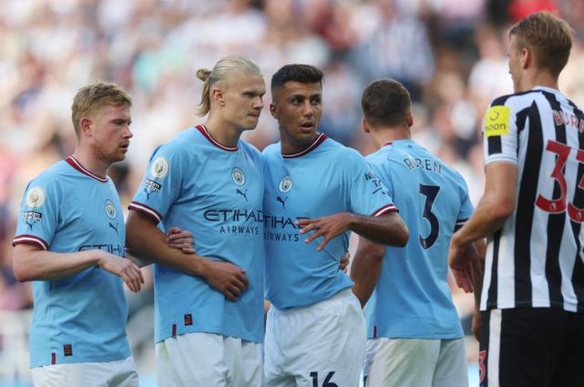 梅西结束印度行，已与家人一同返回阿根廷过圣诞节（梅西结束印度之旅，携家人返阿根廷共度圣诞节）