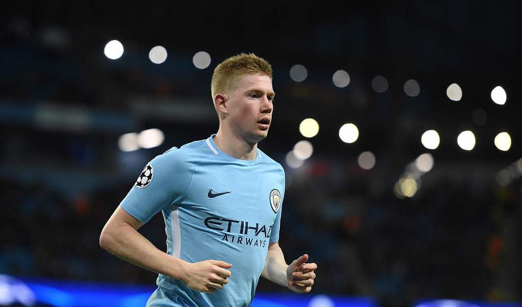 轻伤不下火线！记者：姆巴佩左手无名指骨折，但仍将出战曼城